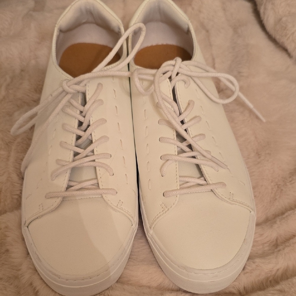 Universal Thread Off-White Sneakers - Picture 2 of 3
